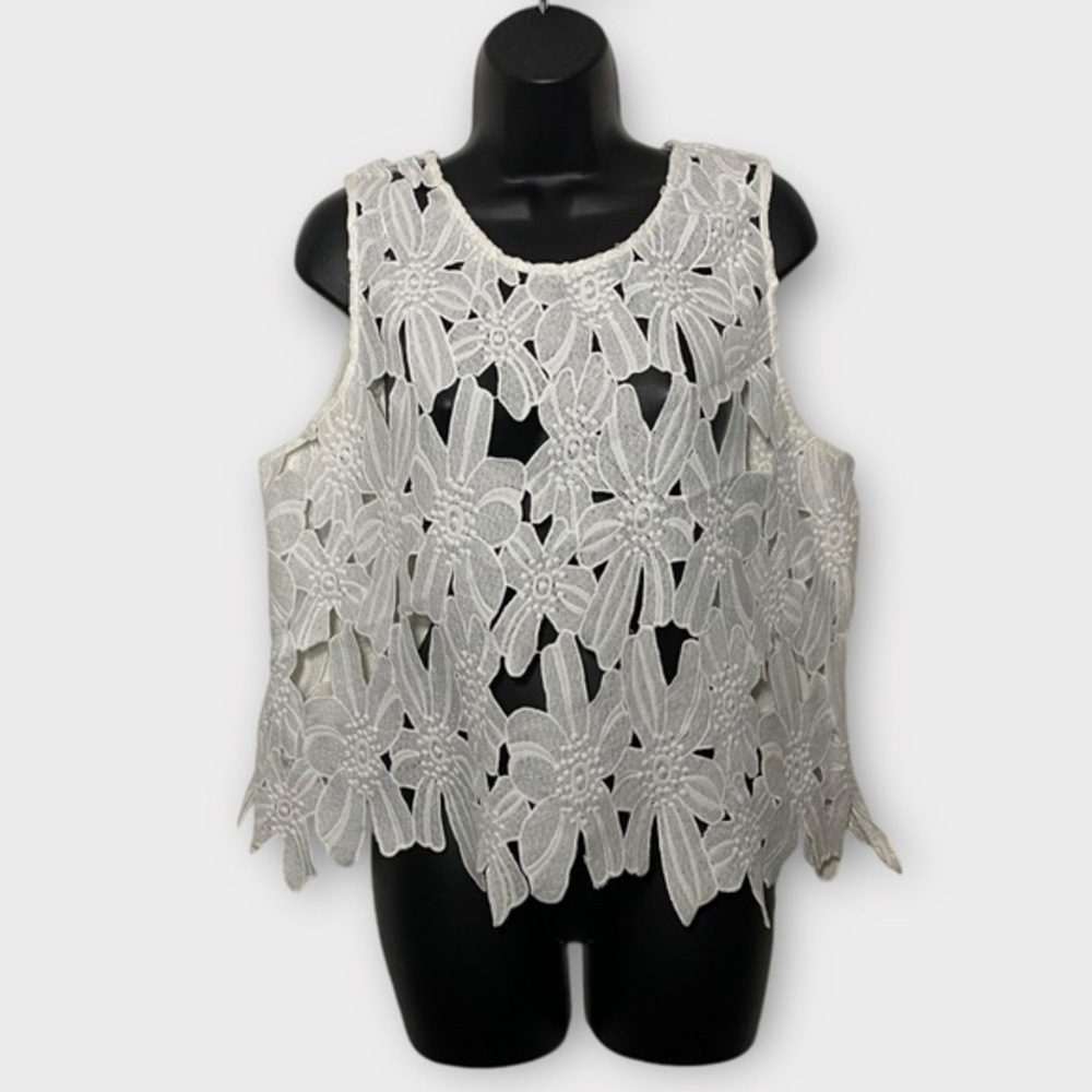 Caution To The Wind White Floral Eyelet Cropped Top Size Large
